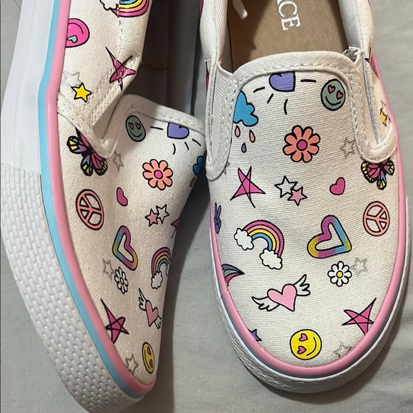 Place White and Pink Sneakers with Playful Prints - Picture 5 of 6